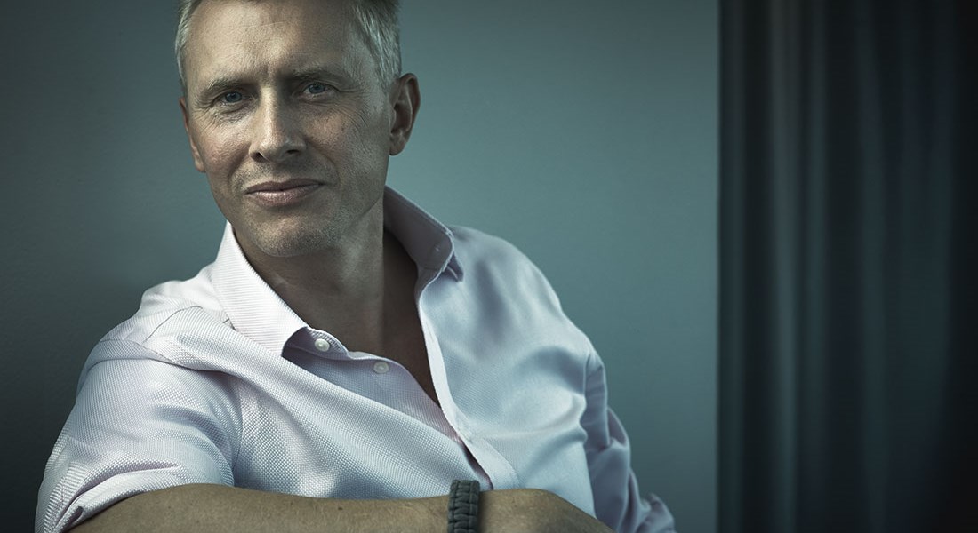 Han flydde från kokainmissbruket i Londons finansvärld – nu hjälper han andra